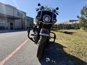 2018 Harley-Davidson® Heritage Classic FLHC thumb 2