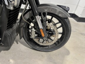 2020 Indian Motorcycle Challenger Titanium Metallic thumb 2