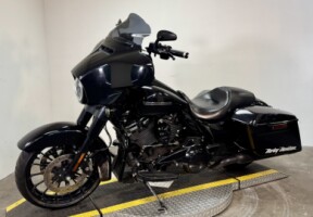 2018 Harley-Davidson® Street Glide® Special FLHXS  thumb 0