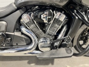 2020 Indian Motorcycle Challenger Titanium Metallic thumb 1
