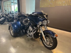 2013 Harley-Davidson® Tri Glide™ Ultra Classic® Big Blue Pearl thumb 3