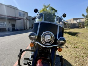 2018 Harley-Davidson® Heritage Classic FLHC thumb 3