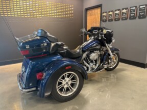 2013 Harley-Davidson® Tri Glide™ Ultra Classic® Big Blue Pearl thumb 2