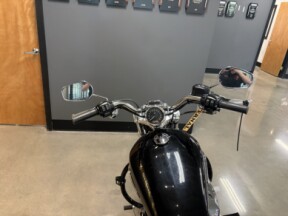 2017 Harley-Davidson® 1200 Custom Vivid Black thumb 0