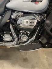 2023 Harley-Davidson® Tri Glide® Ultra Atlas Silver Metallic thumb 1