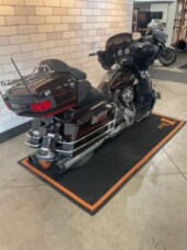 2011 Harley-Davidson® Electra Glide® Ultra Classic® FLHTCU thumb 3