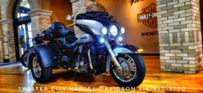 2019 Harley-Davidson® Tri Glide® Ultra, FLHTCUTG thumb 2