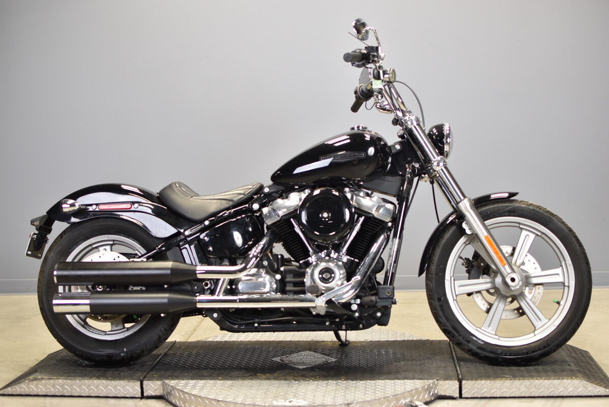 2022 Harley-Davidson® Softail Standard® Vivid Black | Avalanche