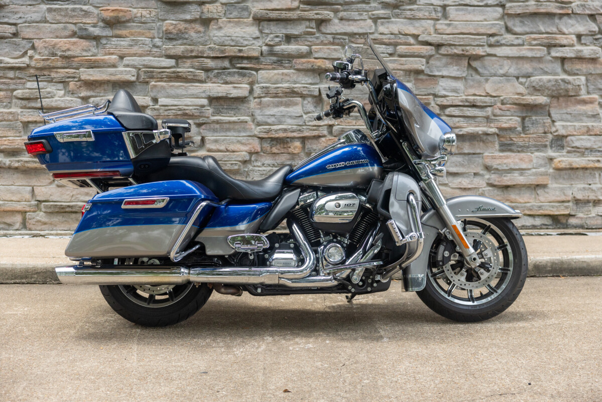 2022 Harley-Davidson® Road Glide® Special Apex (Black Finish