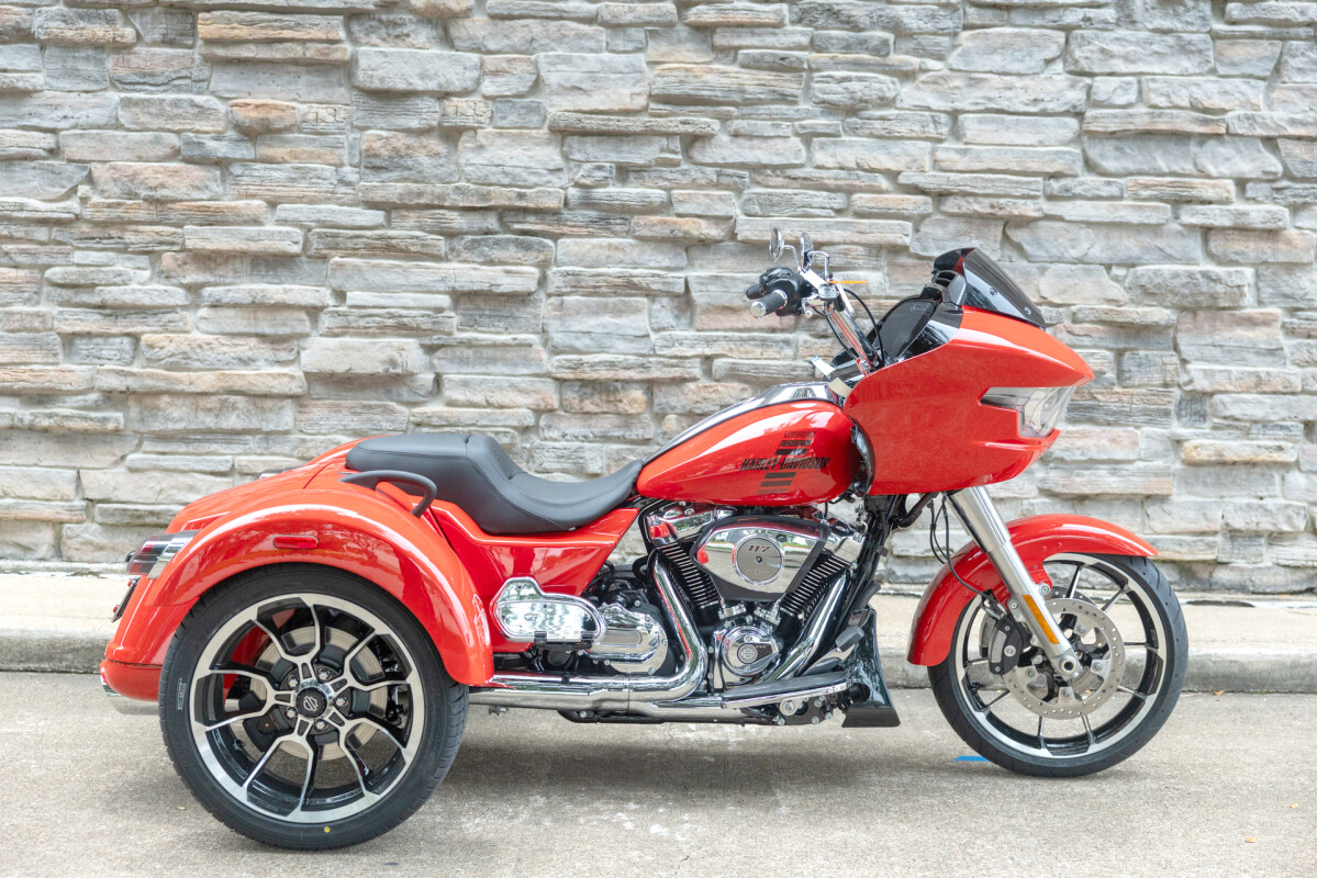 2026 Harley-Davidson® Road Glide 3 Blood Orange