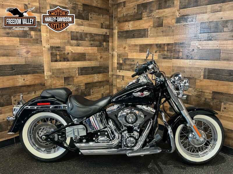 2015 Harley-Davidson® Softail® Deluxe Vivid Black FLSTN