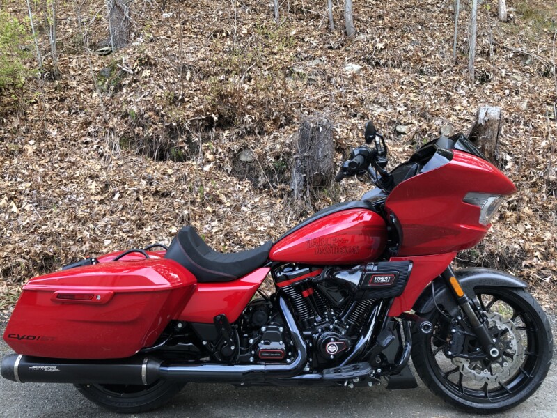2025 Harley-Davidson® CVO™ Road Glide™ ST Rally Red