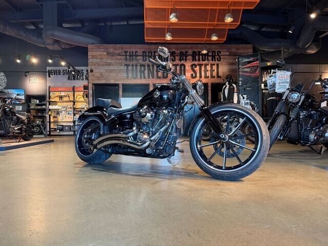 Harley-Davidson® Breakout® FXSB Vivid Black