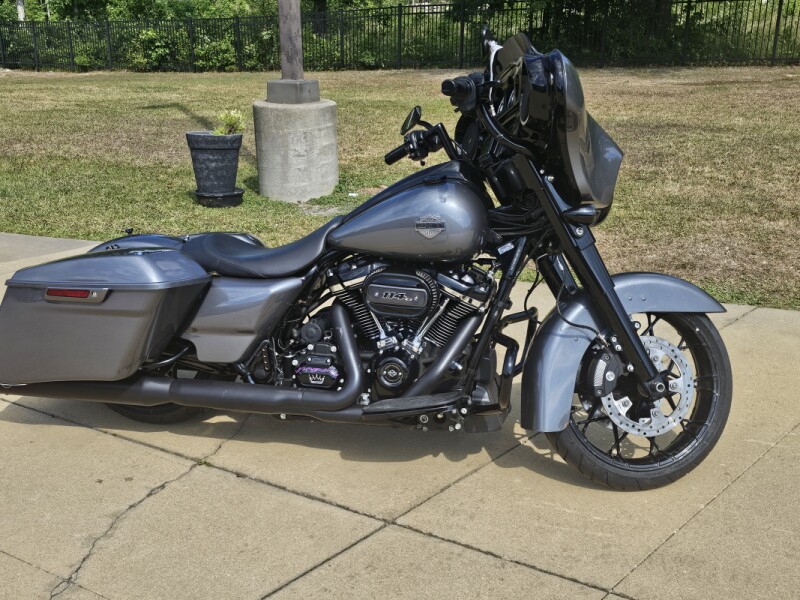 2021 Harley-Davidson® Street Glide® Special Gauntlet Gray Metallic - Black Finish