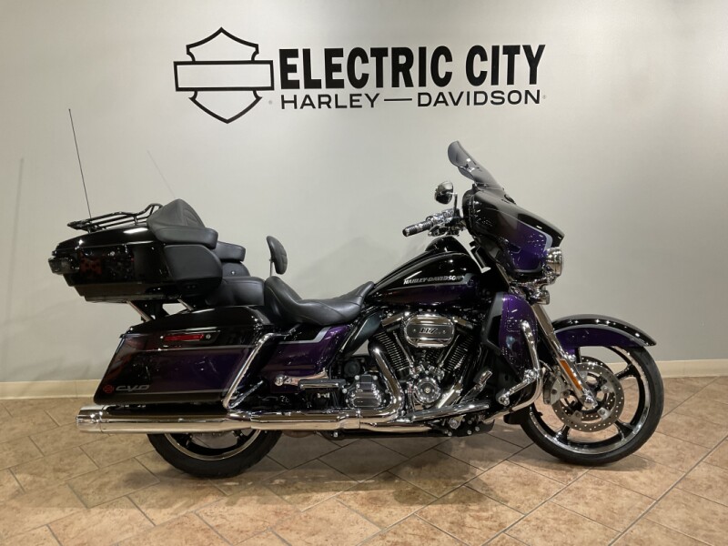 2021 Harley-Davidson® CVO™ Limited Royal Purple & Royal Black Fade FLHTKSE