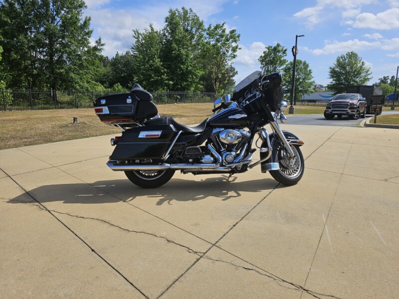 2009 Harley-Davidson® Electra Glide® Ultra Classic Peace Officer SE Vivid Black