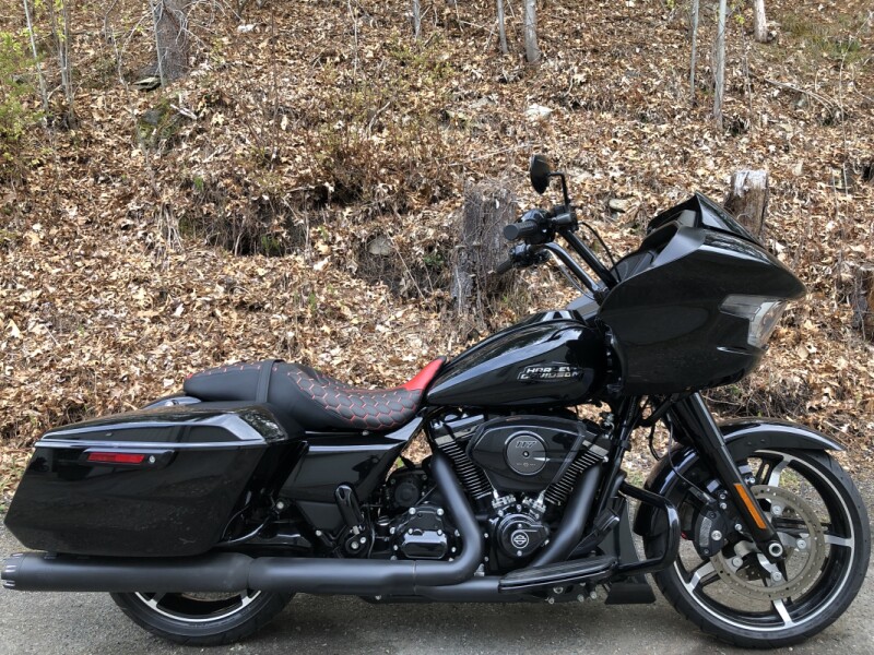 2024 Harley-Davidson® Road Glide™ Vivid Black - Black Finish