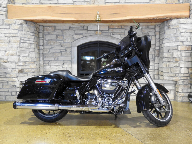 Harley-Davidson® Street Glide® 2021 FLHX BLACK