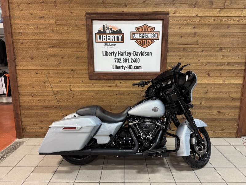 2023 Harley-Davidson® Street Glide® Special Atlas Silver Metallic - Black Finish FLHXS
