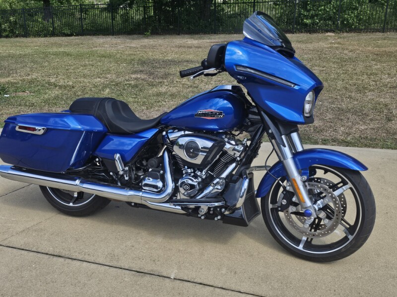 2025 Harley-Davidson® Street Glide® Blue Burst