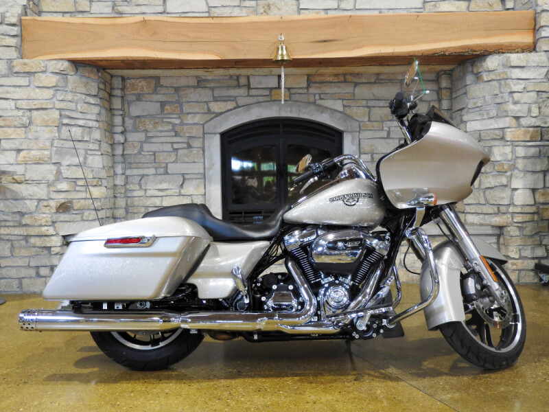 Harley-Davidson® Road Glide® 2018 FLTRX HC SHATTEREDFLK