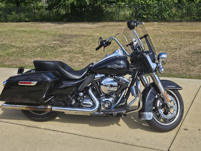 2014 Police Road King Exclusive - Vivid Black - Peace Officer