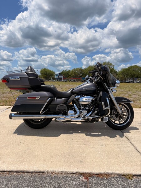 2017 Harley-Davidson® Ultra Limited FLHTK 