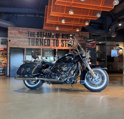 MY14 Harley-Davidson Touring Road King Classic (FLHRC) Vivid Black
