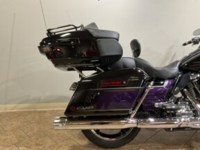 2021 Harley-Davidson® CVO™ Limited Royal Purple & Royal Black Fade FLHTKSE thumb 0