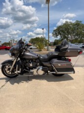 2017 Harley-Davidson® Ultra Limited FLHTK  thumb 0