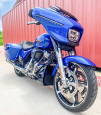 2025 Harley-Davidson<sup>®</sup> Street Glide® Blue Burst thumb 3
