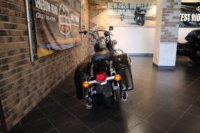2016 Road King® (FLHR) thumb 3