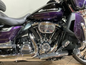 2021 Harley-Davidson® CVO™ Limited Royal Purple & Royal Black Fade FLHTKSE thumb 3