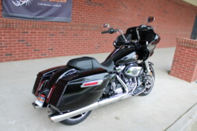 2026 Harley-Davidson® Road Glide® Vivid Black Chrome Trim thumb 2