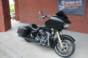 2017 Harley-Davidson® Road Glide® Special Black Denim thumb 3