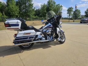 2007 Harley-Davidson® Electra Glide® Ultra Classic® White Gold Pearl & Deep Cobalt Pearl thumb 3