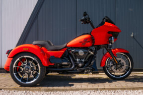 2026 Harley-Davidson® Road Glide 3 thumb 2