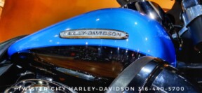 2011 Harley-Davidson® Electra Glide® Ultra Limited, FLHTK thumb 0