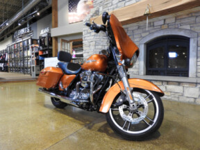 Harley-Davidson® Street Glide® Special 2015 FLHXS AMBER WHISKEY W/ PINSTRIPE thumb 3