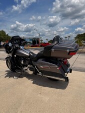 2017 Harley-Davidson® Ultra Limited FLHTK  thumb 1