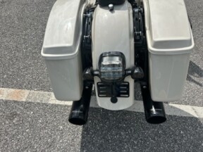 2023 Harley-Davidson® Street Glide® ST White Sand Pearl thumb 2