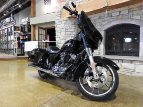 Harley-Davidson® Street Glide® 2021 FLHX BLACK thumb 3