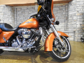 Harley-Davidson® Street Glide® Special 2015 FLHXS AMBER WHISKEY W/ PINSTRIPE thumb 2