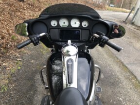 2023 Harley-Davidson® Street Glide® Vivid Black thumb 0