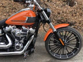 2023 Harley-Davidson® Breakout™ Baja Orange thumb 3