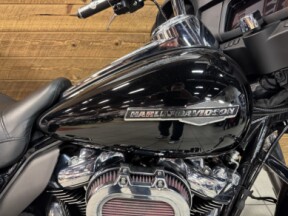 2021 Harley-Davidson® Street Glide® Vivid Black  FLHX thumb 3