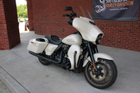 2023 Harley-Davidson® Street Glide® ST White Sand Pearl thumb 3