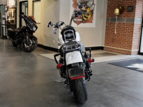 2016 Harley-Davidson Dyna Street Bob thumb 1