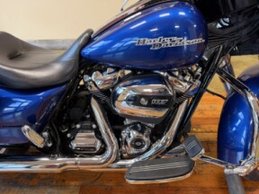 2017 Harley-Davidson® Street Glide® Special Superior Blue thumb 2