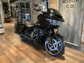 Harley-Davidson® Road Glide® 2026 FLTRX T23-26 Vivid Black Black Trim thumb 3